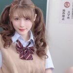 女子校生の恥じらいあるめくりパンチラ画像