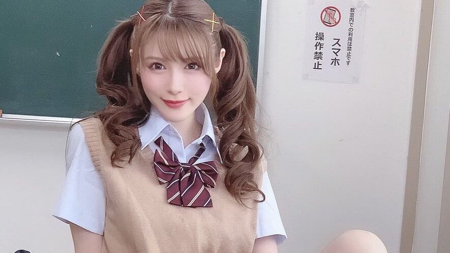 女子校生の恥じらいあるめくりパンチラ画像